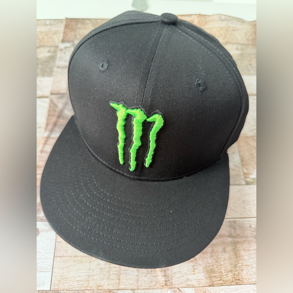 New Monster Energy Drink Drawstring Bag w Black Cap + Keychain - Picture 7 of 13